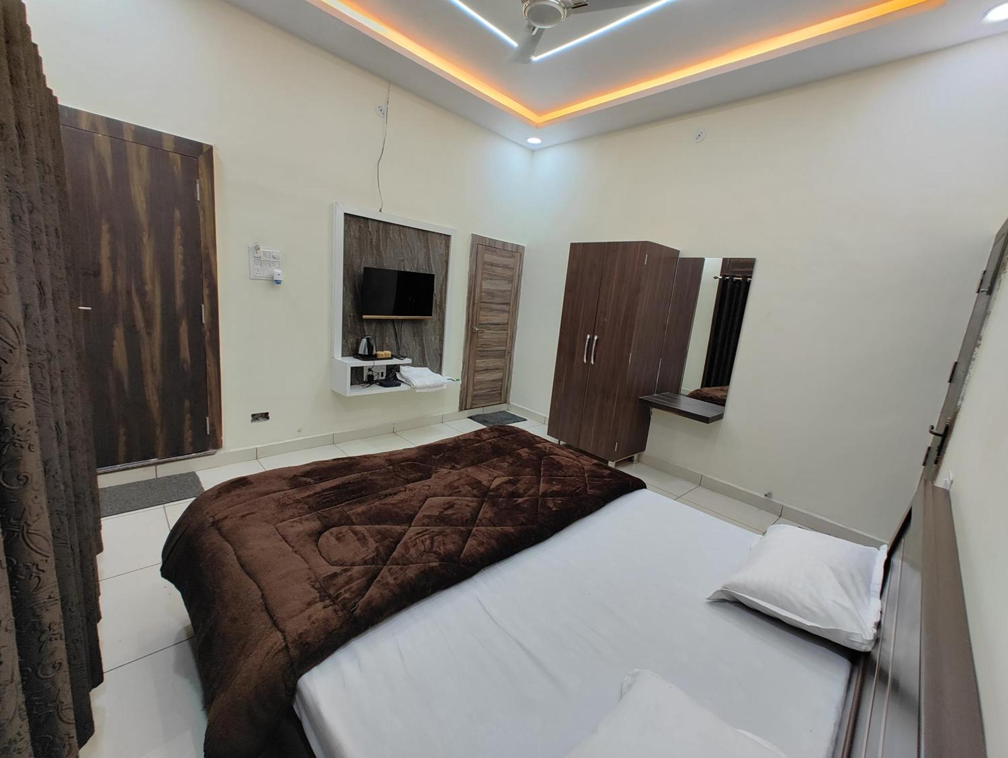 Hotel Jag Laxmi Palace Prime Location Main Road Near Mahakal Temple And Railway Station Ujjain Luaran gambar