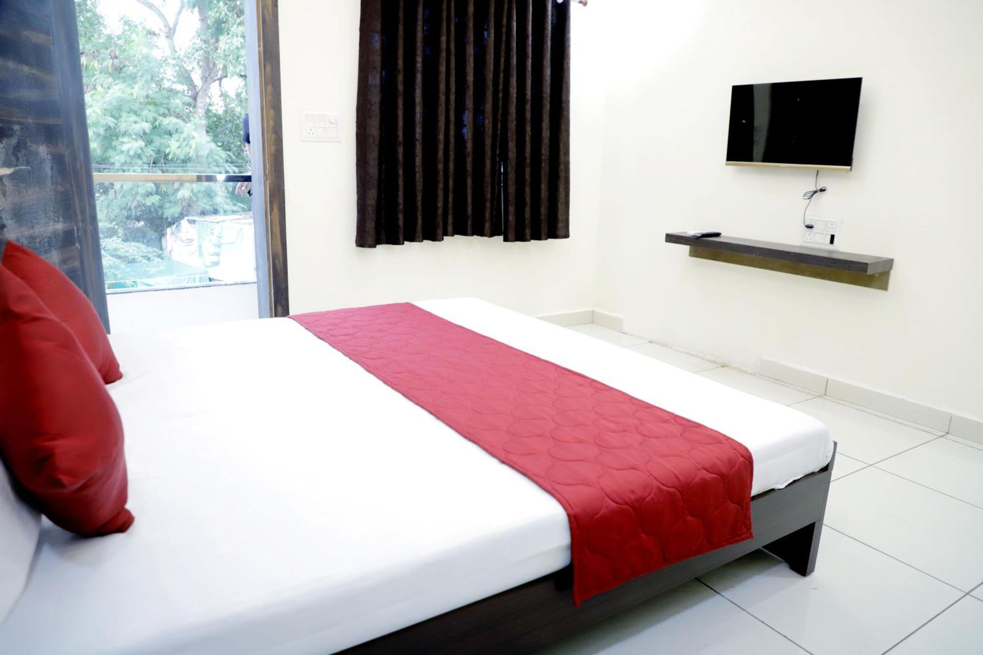Hotel Jag Laxmi Palace Prime Location Main Road Near Mahakal Temple And Railway Station Ujjain Luaran gambar