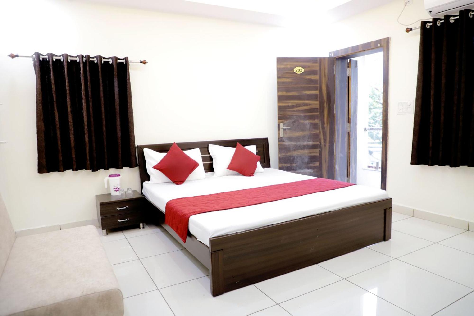 Hotel Jag Laxmi Palace Prime Location Main Road Near Mahakal Temple And Railway Station Ujjain Luaran gambar